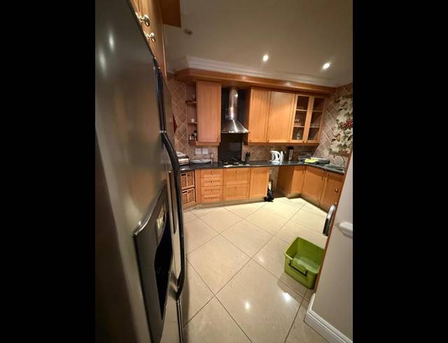 3 BEDROOM APARTMENT FOR SALE IN HYDE PARK